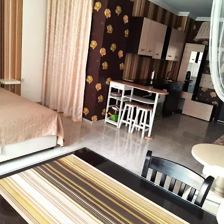 Grosses Studio Olymp In Der Naehe Des Strandes Mit Eigenem Innenhof Und Zugang Zum Pool Apartamento Sveti Vlas