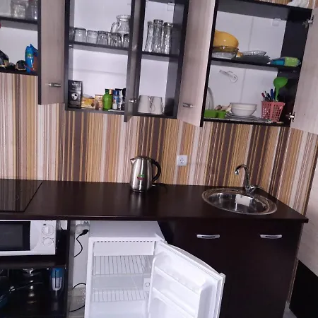 Grosses Studio Olymp In Der Naehe Des Strandes Mit Eigenem Innenhof Und Zugang Zum Pool Apartamento *
