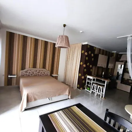 Grosses Studio Olymp In Der Naehe Des Strandes Mit Eigenem Innenhof Und Zugang Zum Pool Apartamento Sveti Vlas