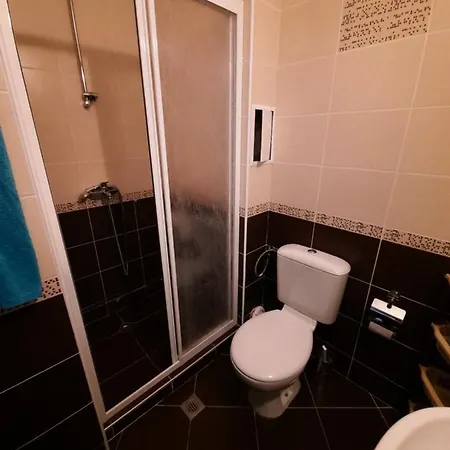 Grosses Studio Olymp In Der Naehe Des Strandes Mit Eigenem Innenhof Und Zugang Zum Pool Apartamento