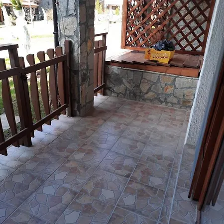 Grosses Studio Olymp In Der Naehe Des Strandes Mit Eigenem Innenhof Und Zugang Zum Pool Sveti Vlas